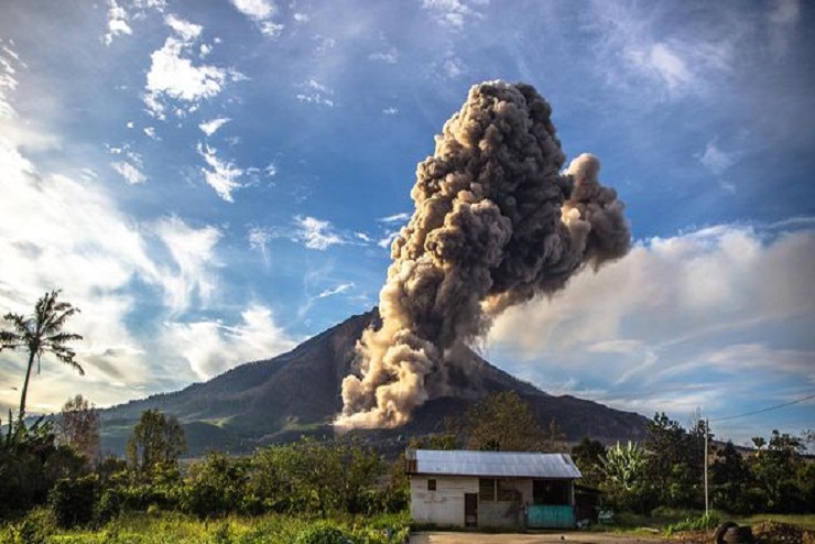 5 Gunung Api Di Indonesia Yang Paling Aktif