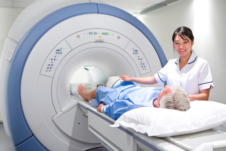 Peran dan Manfaat Radiografer Dalam Pemeriksaan CT Scan