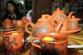 Manisnya Legenda: Es Teh Poci, Minuman Khas yang Menghangatkan di Cirebon