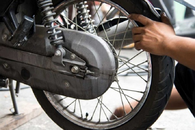 Waktu Mengganti Ban Motor Lama Anda dengan yang Baru